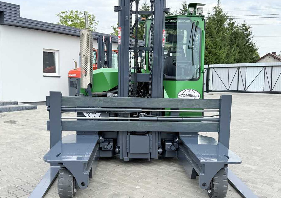 Combilift C3000 / DIESEL / DUPLEX 4000MM / WIDE FORK POSITIONER / FULL CABIN - Viljuškar sa 4 strane: slika 4 Combilift C3000 / DIESEL / DUPLEX 4000MM / WIDE FORK POSITIONER / FULL CABIN - Viljuškar sa 4 strane: slika 4