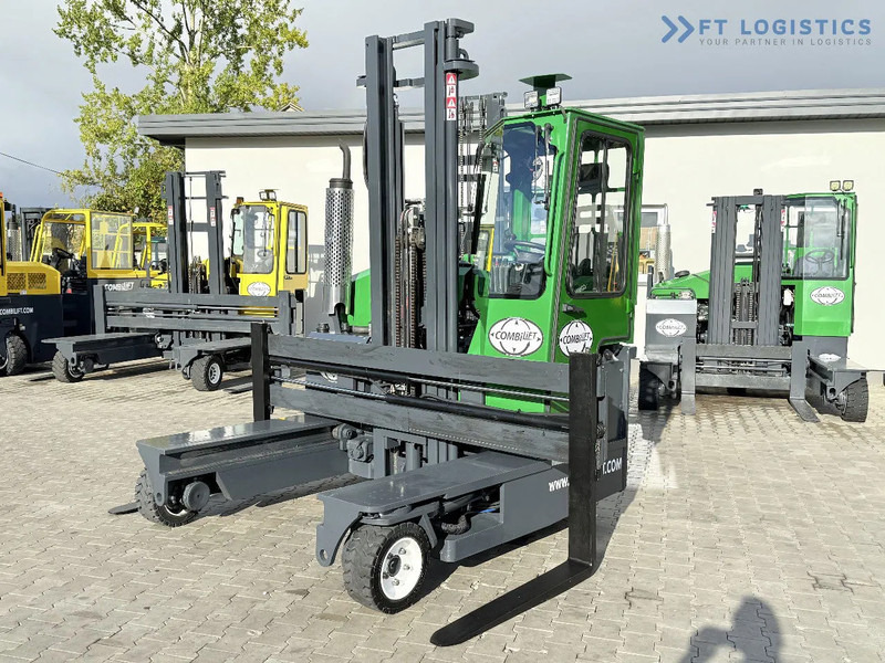 Combilift C3000 / DIESEL / DUPLEX 4200MM / FREE LIFT / WIDE FORK POSITIONER / FULL CABIN / EXCELLENT CONDITION / Wide range of four-way an - Viljuškar sa 4 strane: slika 2 Combilift C3000 / DIESEL / DUPLEX 4200MM / FREE LIFT / WIDE FORK POSITIONER / FULL CABIN / EXCELLENT CONDITION / Wide range of four-way an - Viljuškar sa 4 strane: slika 2