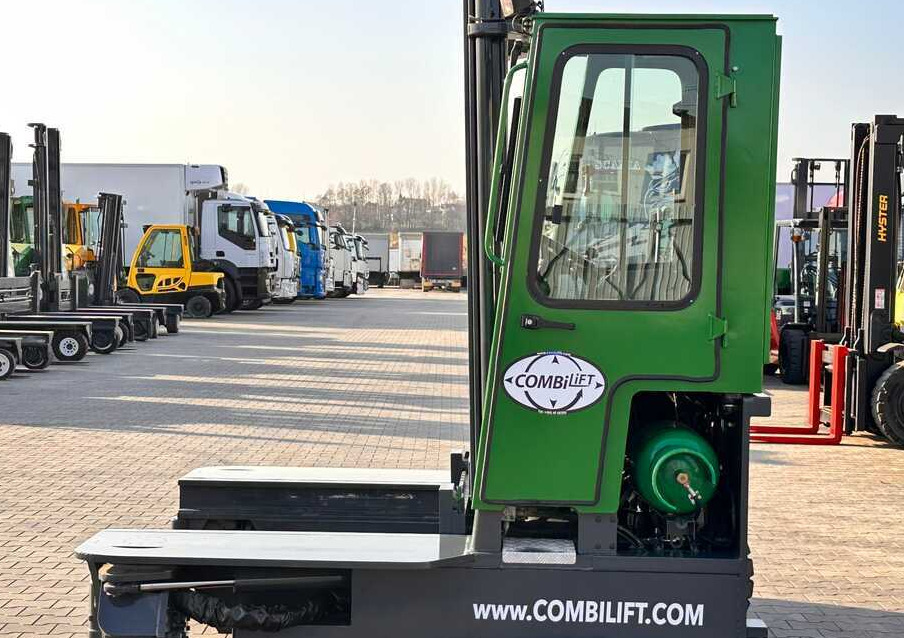 Combilift C3000 / DUPLEX / 4100MM / LPG / FREE LIFT / LIKE NEW - Viljuškar sa 4 strane: slika 2 Combilift C3000 / DUPLEX / 4100MM / LPG / FREE LIFT / LIKE NEW - Viljuškar sa 4 strane: slika 2