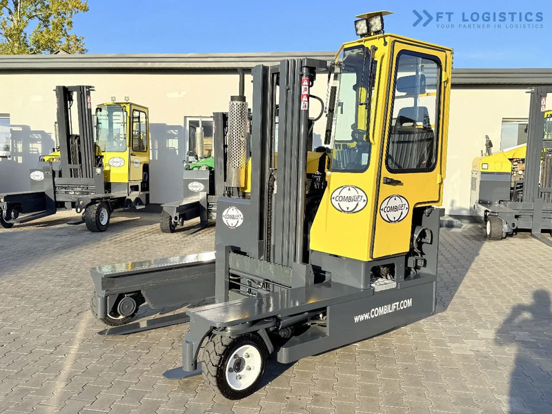 Combilift C3000 / GAS / TRIPLEX 4900MM / FREE LIFT / FORK POSITIONER / FULL CABIN / EXCELLENT CONDITION / Wide range of four-way and side - Viljuškar sa 4 strane: slika 3 Combilift C3000 / GAS / TRIPLEX 4900MM / FREE LIFT / FORK POSITIONER / FULL CABIN / EXCELLENT CONDITION / Wide range of four-way and side - Viljuškar sa 4 strane: slika 3