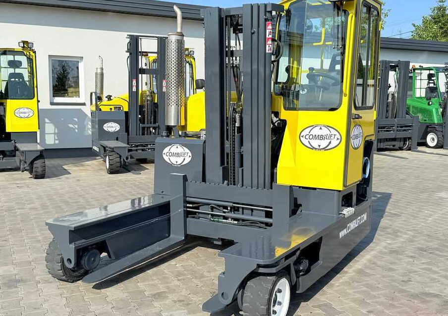 Combilift C3000 / GAS / TRIPLEX - 4900MM / ONLY 1537 HOURS / FORK POSITIONER / CABIN / LIKE NEW - Viljuškar sa 4 strane: slika 4 Combilift C3000 / GAS / TRIPLEX - 4900MM / ONLY 1537 HOURS / FORK POSITIONER / CABIN / LIKE NEW - Viljuškar sa 4 strane: slika 4