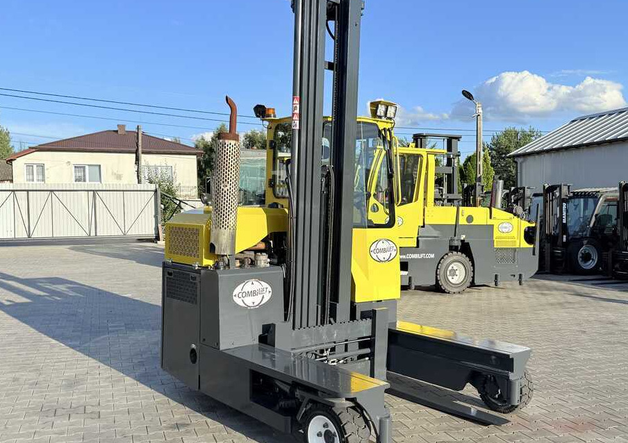Combilift C3000 / GAS / TRIPLEX - 7600MM / FREE-LIFT / POSITIONER / A comprehensive range of four-way and side-loading forklifts. - Viljuškar sa 4 strane: slika 4 Combilift C3000 / GAS / TRIPLEX - 7600MM / FREE-LIFT / POSITIONER / A comprehensive range of four-way and side-loading forklifts. - Viljuškar sa 4 strane: slika 4