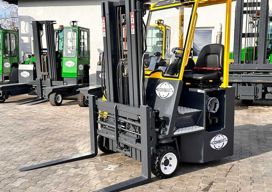 Combilift C3000CB / GAS / TRIPLEX / 4900MM / FREE LIFT / FORK POSITIONER / SIC3000CB / GAS / TRIPLEX / 4900MM / FREE LIFT / FORK POSITIONER / SIDE SHIFT / LIKE NEWDE SHIFT / LIKE NEW - Viljuškar sa 4 strane: slika 1 Combilift C3000CB / GAS / TRIPLEX / 4900MM / FREE LIFT / FORK POSITIONER / SIC3000CB / GAS / TRIPLEX / 4900MM / FREE LIFT / FORK POSITIONER / SIDE SHIFT / LIKE NEWDE SHIFT / LIKE NEW - Viljuškar sa 4 strane: slika 1