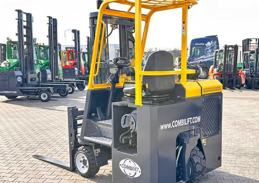 Combilift C3000CB / GAS / TRIPLEX / 4900MM / FREE LIFT / FORK POSITIONER / SIC3000CB / GAS / TRIPLEX / 4900MM / FREE LIFT / FORK POSITIONER / SIDE SHIFT / LIKE NEWDE SHIFT / LIKE NEW - Viljuškar sa 4 strane: slika 5 Combilift C3000CB / GAS / TRIPLEX / 4900MM / FREE LIFT / FORK POSITIONER / SIC3000CB / GAS / TRIPLEX / 4900MM / FREE LIFT / FORK POSITIONER / SIDE SHIFT / LIKE NEWDE SHIFT / LIKE NEW - Viljuškar sa 4 strane: slika 5