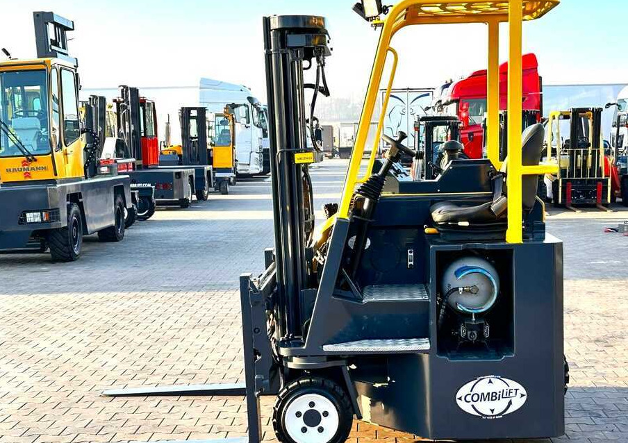 Combilift C3000CB / LPG / TRIPLEX - 4900MM / LPG / FREE LIFT / POSITIONER / FORK SIDE SHIFT / ONLY 7454 MTH / LIKE NEW - Viljuškar sa 4 strane: slika 3 Combilift C3000CB / LPG / TRIPLEX - 4900MM / LPG / FREE LIFT / POSITIONER / FORK SIDE SHIFT / ONLY 7454 MTH / LIKE NEW - Viljuškar sa 4 strane: slika 3