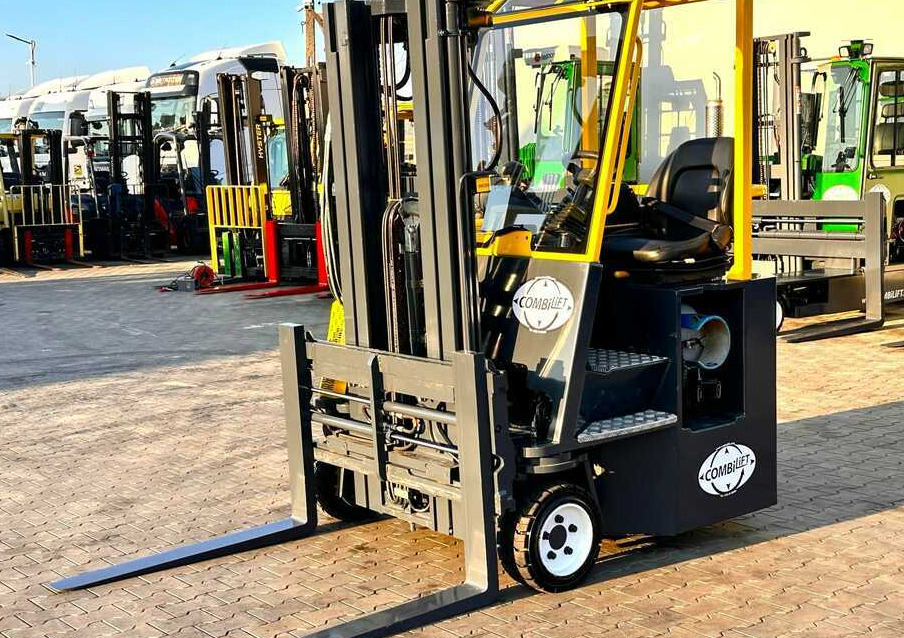 Combilift C3000CB / LPG / TRIPLEX - 4900MM / LPG / FREE LIFT / POSITIONER / FORK SIDE SHIFT / ONLY 7454 MTH / LIKE NEW - Viljuškar sa 4 strane: slika 2 Combilift C3000CB / LPG / TRIPLEX - 4900MM / LPG / FREE LIFT / POSITIONER / FORK SIDE SHIFT / ONLY 7454 MTH / LIKE NEW - Viljuškar sa 4 strane: slika 2
