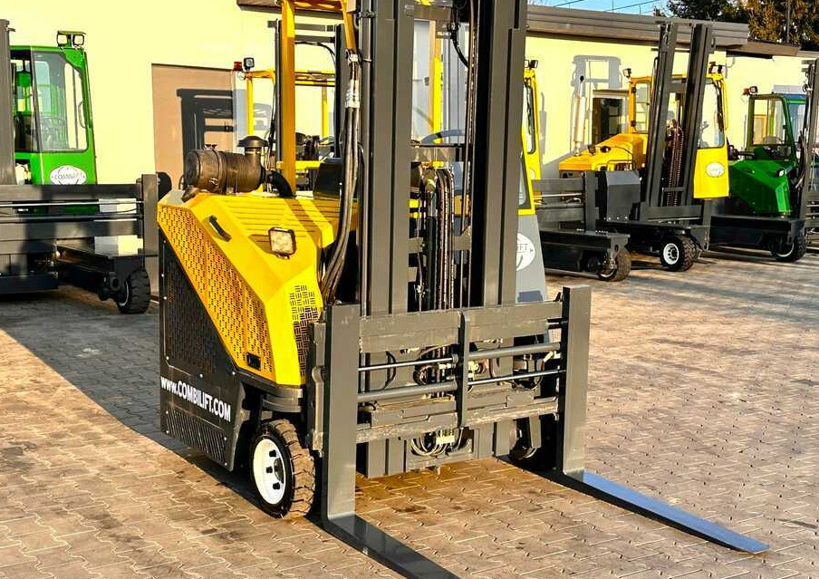 Combilift C3000CB / LPG / TRIPLEX - 4900MM / LPG / FREE LIFT / POSITIONER / FORK SIDE SHIFT / ONLY 7454 MTH / LIKE NEW - Viljuškar sa 4 strane: slika 4 Combilift C3000CB / LPG / TRIPLEX - 4900MM / LPG / FREE LIFT / POSITIONER / FORK SIDE SHIFT / ONLY 7454 MTH / LIKE NEW - Viljuškar sa 4 strane: slika 4