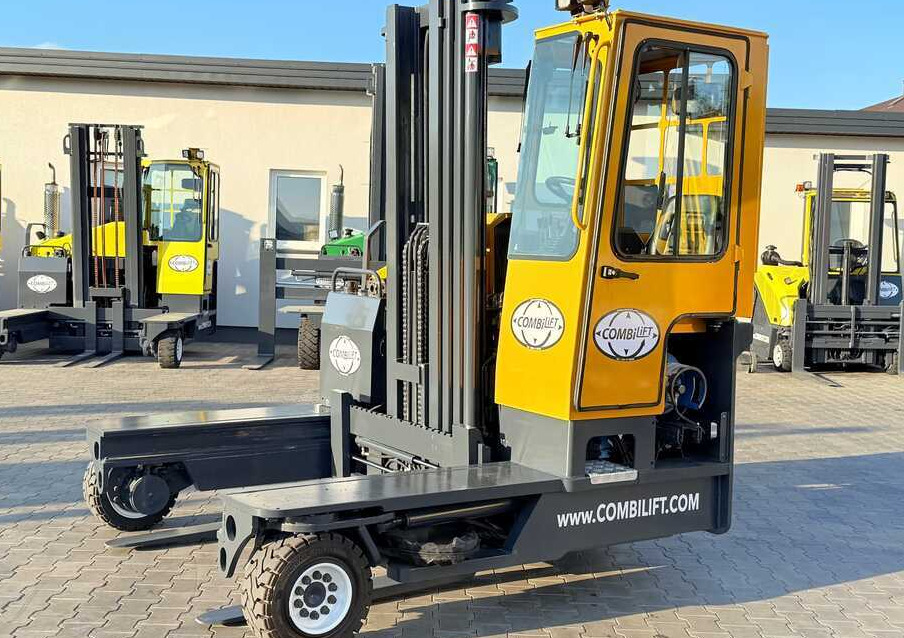 Combilift C4000 / GAS / TRIPLEX – 5600MM / FREE LIFT / FORK SIDESHIFT / LIKE NEW - Viljuškar sa 4 strane: slika 4 Combilift C4000 / GAS / TRIPLEX – 5600MM / FREE LIFT / FORK SIDESHIFT / LIKE NEW - Viljuškar sa 4 strane: slika 4