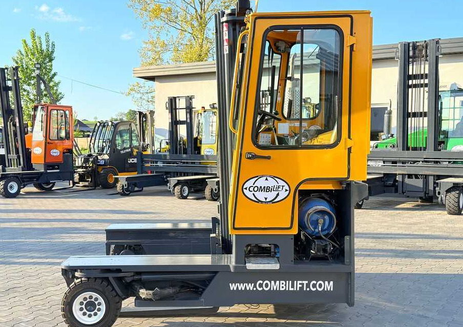 Combilift C4000 / GAS / TRIPLEX – 5600MM / FREE LIFT / FORK SIDESHIFT / LIKE NEW - Viljuškar sa 4 strane: slika 5 Combilift C4000 / GAS / TRIPLEX – 5600MM / FREE LIFT / FORK SIDESHIFT / LIKE NEW - Viljuškar sa 4 strane: slika 5