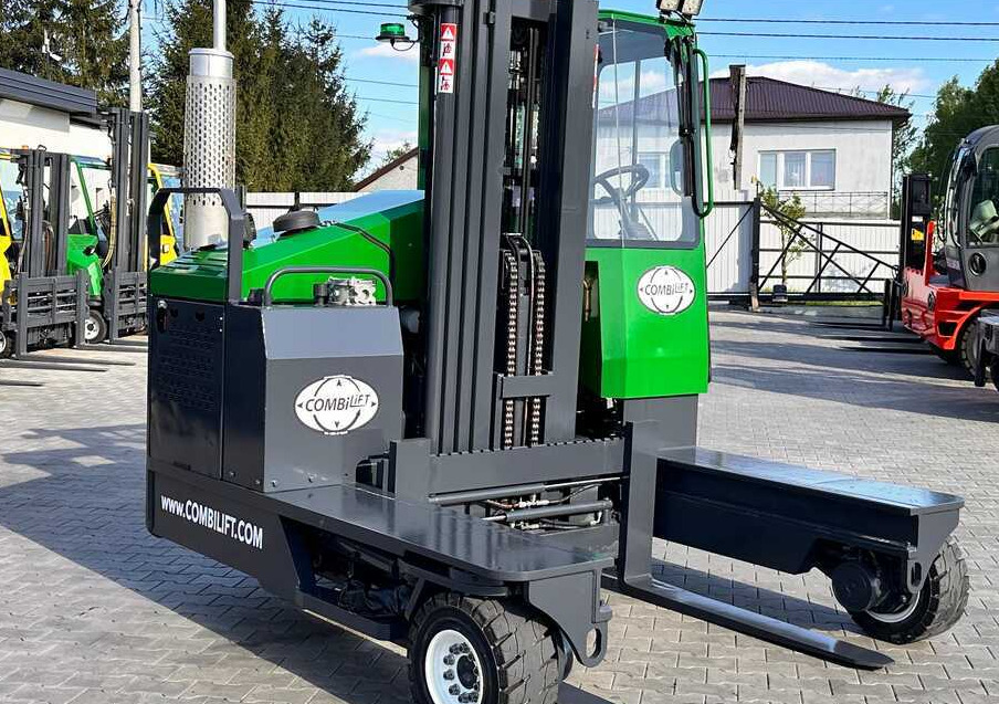 Combilift C4000 / TRIPLEX / 4900MM / GAS / FREE LIFT / FORK SIDE SHIFT / LIKE NEW - Viljuškar sa 4 strane: slika 4 Combilift C4000 / TRIPLEX / 4900MM / GAS / FREE LIFT / FORK SIDE SHIFT / LIKE NEW - Viljuškar sa 4 strane: slika 4