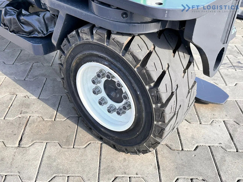 Combilift C4000 / TRIPLEX / 4900MM / LPG / FREE LIFT / FORK SHIFT / LIKE NEW C4000 / TRIPLEX / 4900MM / LPG / FREE LIFT / FORK SHIFT / LIK - Viljuškar sa 4 strane: slika 5 Combilift C4000 / TRIPLEX / 4900MM / LPG / FREE LIFT / FORK SHIFT / LIKE NEW C4000 / TRIPLEX / 4900MM / LPG / FREE LIFT / FORK SHIFT / LIK - Viljuškar sa 4 strane: slika 5