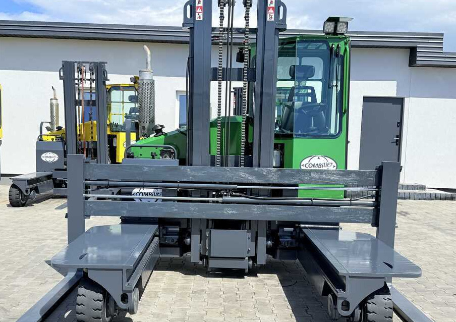 Combilift C4500 / DIESEL / DUPLEX - 4000MM / WIDE FORK POSITIONER 3150MM / FULL HEATED CABIN / ONLY 4859 HOURS / CONDITION – LIKE NEW! - Viljuškar sa 4 strane: slika 4 Combilift C4500 / DIESEL / DUPLEX - 4000MM / WIDE FORK POSITIONER 3150MM / FULL HEATED CABIN / ONLY 4859 HOURS / CONDITION – LIKE NEW! - Viljuškar sa 4 strane: slika 4