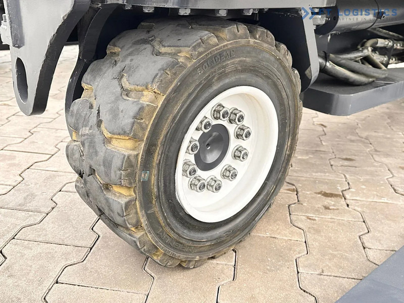 Combilift C4500 / DUPLEX / 4050MM / DIESEL / WIDE POSITIONER / FREE LIFT C4500 / DUPLEX / 4050MM / DIESEL / WIDE POSITIONER / FREE LIFT - Viljuškar sa 4 strane: slika 5 Combilift C4500 / DUPLEX / 4050MM / DIESEL / WIDE POSITIONER / FREE LIFT C4500 / DUPLEX / 4050MM / DIESEL / WIDE POSITIONER / FREE LIFT - Viljuškar sa 4 strane: slika 5