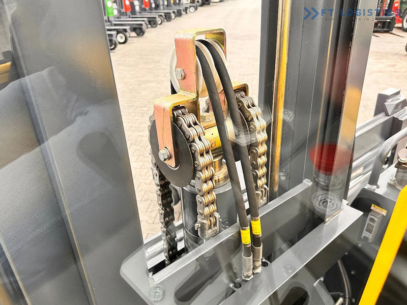 Combilift C4500 / DUPLEX / 4050MM / DIESEL / WIDE POSITIONER / FREE LIFT C4500 / DUPLEX / 4050MM / DIESEL / WIDE POSITIONER / FREE LIFT - Viljuškar sa 4 strane: slika 2 Combilift C4500 / DUPLEX / 4050MM / DIESEL / WIDE POSITIONER / FREE LIFT C4500 / DUPLEX / 4050MM / DIESEL / WIDE POSITIONER / FREE LIFT - Viljuškar sa 4 strane: slika 2