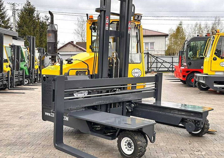 Combilift C4500 / DUPLEX / 4050MM / DIESEL / WIDE POSITIONER / FREE LIFT / SIDESHIFT / LIKE NEW - Viljuškar sa 4 strane: slika 5 Combilift C4500 / DUPLEX / 4050MM / DIESEL / WIDE POSITIONER / FREE LIFT / SIDESHIFT / LIKE NEW - Viljuškar sa 4 strane: slika 5