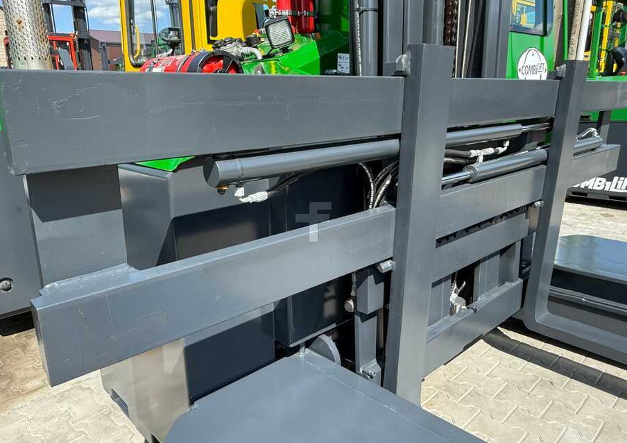 Combilift C5000E / ELECTRIC / TRIPLEX 8300MM / FULL FREE LIFT / WIDE POSITIONER / FORK SIDESHIFT / BATTERY LIKE NEW - Viljuškar sa 4 strane: slika 5 Combilift C5000E / ELECTRIC / TRIPLEX 8300MM / FULL FREE LIFT / WIDE POSITIONER / FORK SIDESHIFT / BATTERY LIKE NEW - Viljuškar sa 4 strane: slika 5