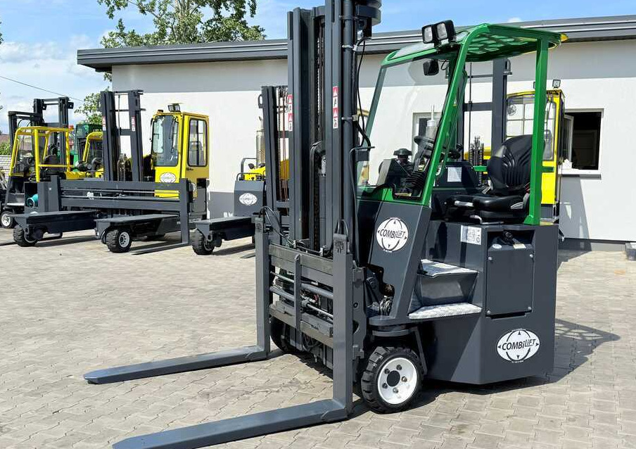 Combilift CB2500 / DIESEL / EXTENDABLE FORKS / TRIPLEX / 5500MM / FREE LIFT / SIDE SHIFT / FORK POSITIONER / LIKE NEW - Viljuškar sa 4 strane: slika 2 Combilift CB2500 / DIESEL / EXTENDABLE FORKS / TRIPLEX / 5500MM / FREE LIFT / SIDE SHIFT / FORK POSITIONER / LIKE NEW - Viljuškar sa 4 strane: slika 2