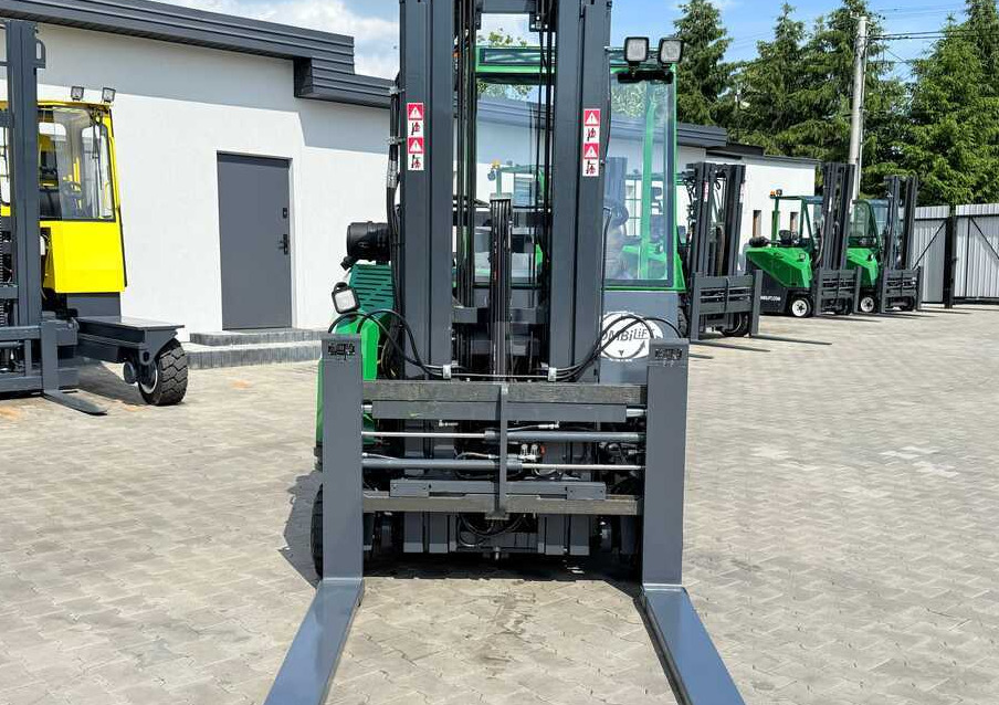 Combilift CB2500 / DIESEL / EXTENDABLE FORKS / TRIPLEX / 5500MM / FREE LIFT / SIDE SHIFT / FORK POSITIONER / LIKE NEW - Viljuškar sa 4 strane: slika 3 Combilift CB2500 / DIESEL / EXTENDABLE FORKS / TRIPLEX / 5500MM / FREE LIFT / SIDE SHIFT / FORK POSITIONER / LIKE NEW - Viljuškar sa 4 strane: slika 3