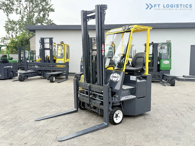 Combilift CB2500 / DUPLEX / 4100MM / DIESEL / FREE LIFT / FORK POSITIONER / SIDE SHIFT / LIKE NEW / Wide range of four-way and side loader - Viljuškar sa 4 strane: slika 3 Combilift CB2500 / DUPLEX / 4100MM / DIESEL / FREE LIFT / FORK POSITIONER / SIDE SHIFT / LIKE NEW / Wide range of four-way and side loader - Viljuškar sa 4 strane: slika 3