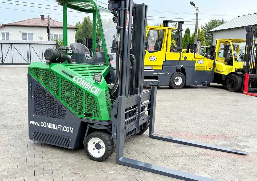 Combilift CB3000 / DIESEL / TRIPLEX 4900MM / FREE LIFT / SIDESHIFT / FORK POSITIONER / 1500MM FORKS / LIKE NEW - Viljuškar sa 4 strane: slika 5 Combilift CB3000 / DIESEL / TRIPLEX 4900MM / FREE LIFT / SIDESHIFT / FORK POSITIONER / 1500MM FORKS / LIKE NEW - Viljuškar sa 4 strane: slika 5