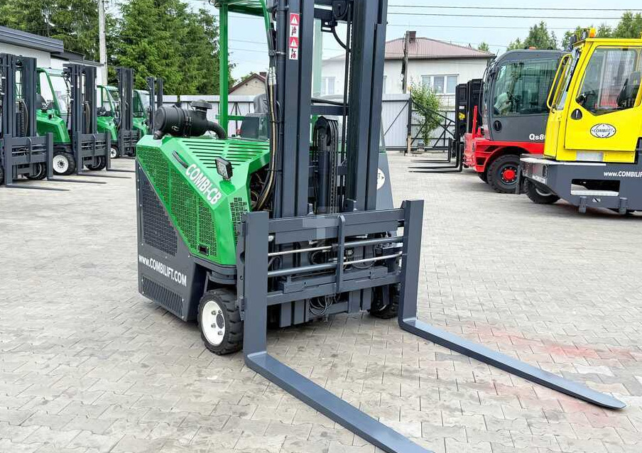 Combilift CB3000 / DIESEL / TRIPLEX 4900MM / FREE LIFT / SIDESHIFT / FORK POSITIONER / 1500MM FORKS / LIKE NEW - Viljuškar sa 4 strane: slika 4 Combilift CB3000 / DIESEL / TRIPLEX 4900MM / FREE LIFT / SIDESHIFT / FORK POSITIONER / 1500MM FORKS / LIKE NEW - Viljuškar sa 4 strane: slika 4