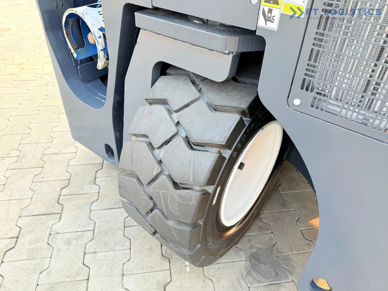 Viljuškar sa 4 strane Combilift COMBILIFT C4000CB – TRIPLEX 5200mm – Year 2017 – LPG – FREE LIFT – SIDESHIFT – FORK POSITIONER – CONDITION 5/5 COMBILIFT C4000CB: slika 10 Viljuškar sa 4 strane Combilift COMBILIFT C4000CB – TRIPLEX 5200mm – Year 2017 – LPG – FREE LIFT – SIDESHIFT – FORK POSITIONER – CONDITION 5/5 COMBILIFT C4000CB: slika 10