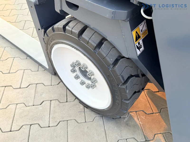 Viljuškar sa 4 strane Combilift COMBILIFT C4000CB – TRIPLEX 5200mm – Year 2017 – LPG – FREE LIFT – SIDESHIFT – FORK POSITIONER – CONDITION 5/5 COMBILIFT C4000CB: slika 11 Viljuškar sa 4 strane Combilift COMBILIFT C4000CB – TRIPLEX 5200mm – Year 2017 – LPG – FREE LIFT – SIDESHIFT – FORK POSITIONER – CONDITION 5/5 COMBILIFT C4000CB: slika 11