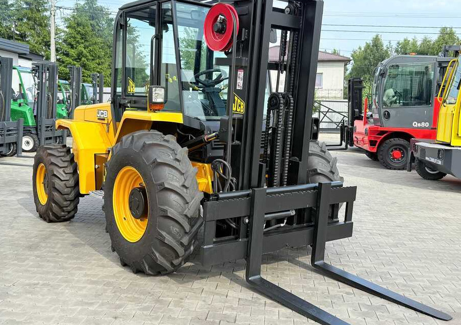 JCB 940 / DIESEL / TRIPLEX 4500MM / FORK POSITIONER / FORK SIDESHIFT / 4T / NEW TYRES / LIKE NEW - Terenski viljuškar: slika 5 JCB 940 / DIESEL / TRIPLEX 4500MM / FORK POSITIONER / FORK SIDESHIFT / 4T / NEW TYRES / LIKE NEW - Terenski viljuškar: slika 5