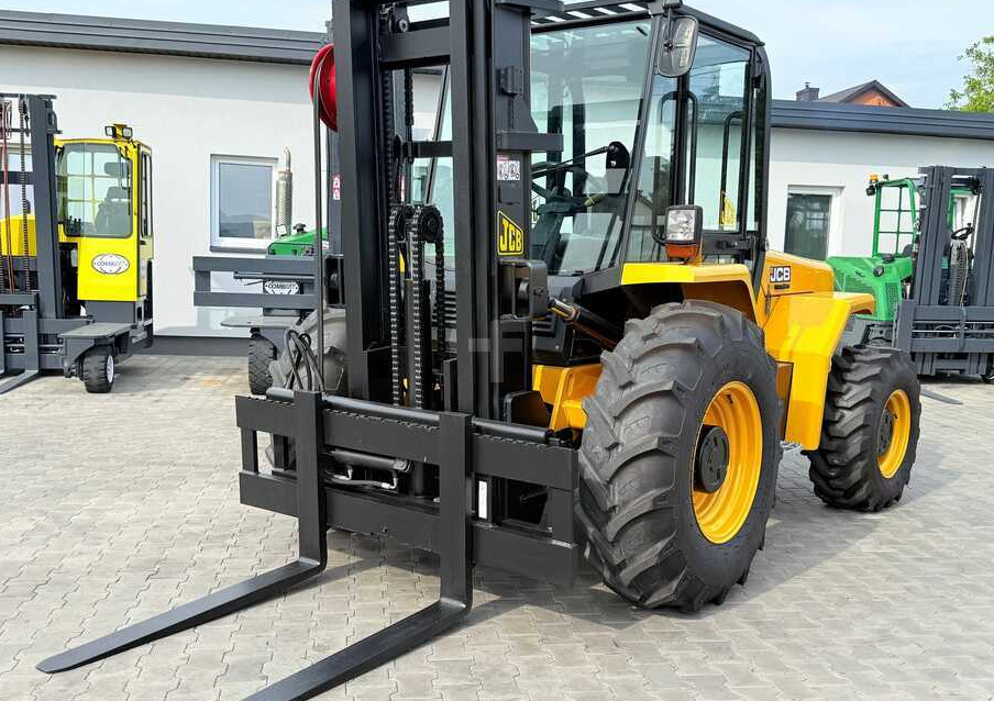 JCB 940 / DIESEL / TRIPLEX 4500MM / FORK POSITIONER / FORK SIDESHIFT / 4T / NEW TYRES / LIKE NEW - Terenski viljuškar: slika 3 JCB 940 / DIESEL / TRIPLEX 4500MM / FORK POSITIONER / FORK SIDESHIFT / 4T / NEW TYRES / LIKE NEW - Terenski viljuškar: slika 3