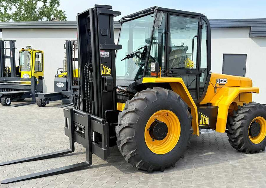 JCB 940 / DIESEL / TRIPLEX 4500MM / FORK POSITIONER / FORK SIDESHIFT / 4T / NEW TYRES / LIKE NEW - Terenski viljuškar: slika 2 JCB 940 / DIESEL / TRIPLEX 4500MM / FORK POSITIONER / FORK SIDESHIFT / 4T / NEW TYRES / LIKE NEW - Terenski viljuškar: slika 2