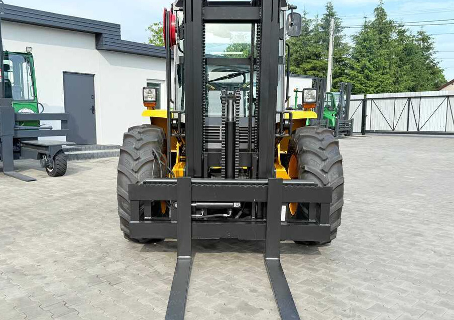 JCB 940 / DIESEL / TRIPLEX 4500MM / FORK POSITIONER / FORK SIDESHIFT / 4T / NEW TYRES / LIKE NEW - Terenski viljuškar: slika 4 JCB 940 / DIESEL / TRIPLEX 4500MM / FORK POSITIONER / FORK SIDESHIFT / 4T / NEW TYRES / LIKE NEW - Terenski viljuškar: slika 4