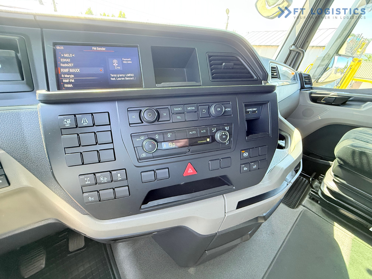 Kamion sa ceradom novi MAN TGX 26.470 / 19 Pallets / Steering Axle / 15 Ton Payload / Retarder / Excellent Condition: slika 39
