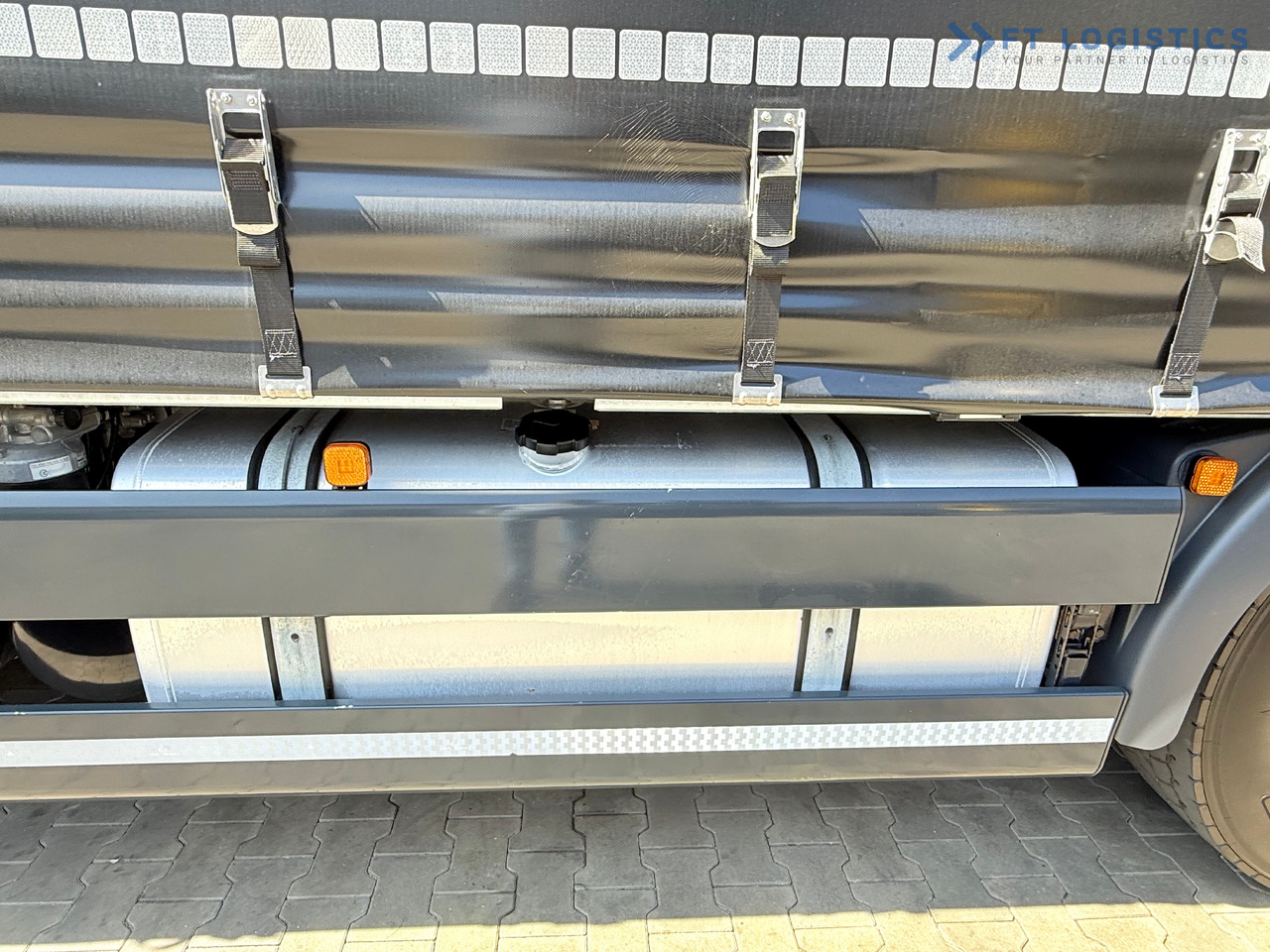 Kamion sa ceradom novi MAN TGX 26.470 / 19 Pallets / Steering Axle / 15 Ton Payload / Retarder / Excellent Condition: slika 9