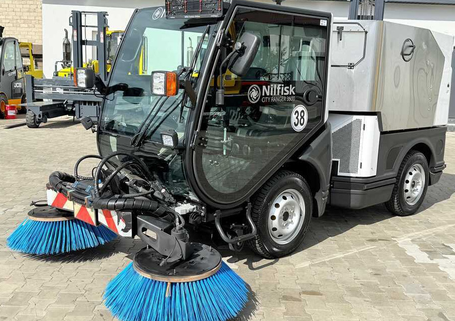 Nilfisk Nilfisk City Ranger 3500 – Articulated Municipal Sweeper | Year 2017 | On - Autočistilica: slika 1 Nilfisk Nilfisk City Ranger 3500 – Articulated Municipal Sweeper | Year 2017 | On - Autočistilica: slika 1