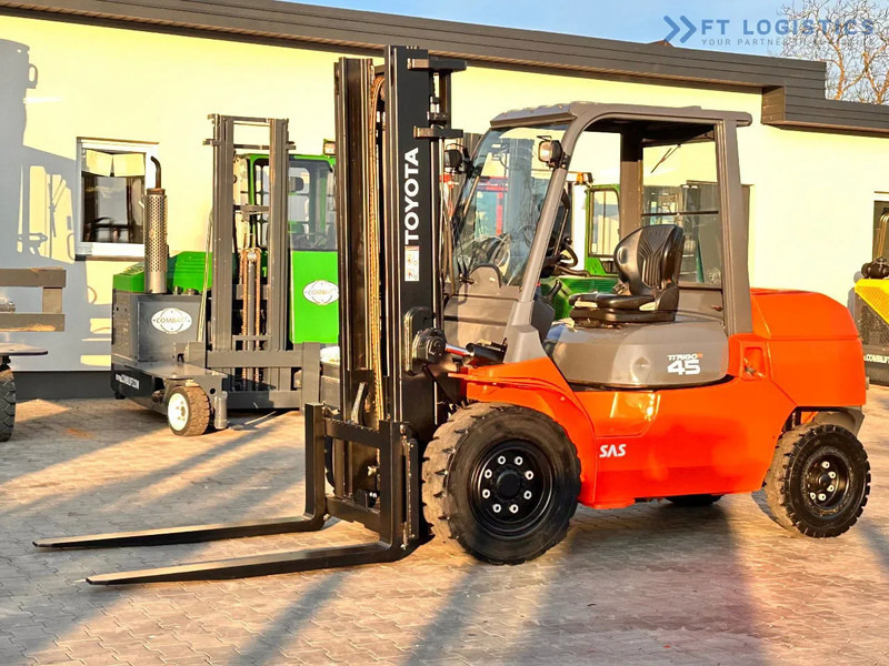 Toyota 42-4FD40 / DIESEL / 4500KG / DUPLEX / FORKS 1400MM / WELL-MAINTAINED 42-4FD40 / DIESEL / 4500KG / DUPLEX / FORKS 1400MM / WELL-M - Dizel viljuškar: slika 3 Toyota 42-4FD40 / DIESEL / 4500KG / DUPLEX / FORKS 1400MM / WELL-MAINTAINED 42-4FD40 / DIESEL / 4500KG / DUPLEX / FORKS 1400MM / WELL-M - Dizel viljuškar: slika 3