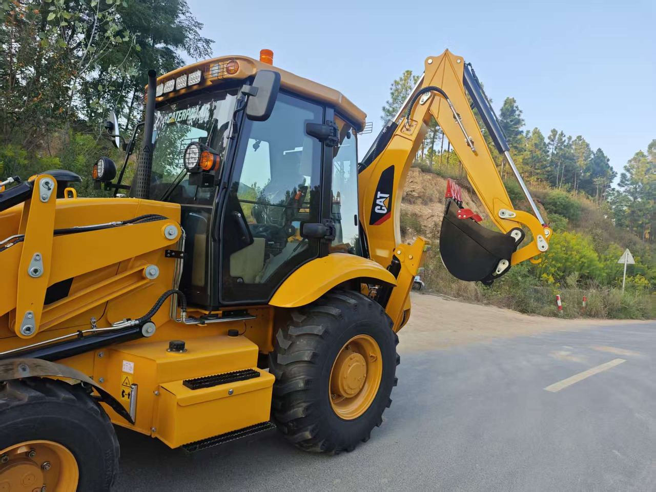 CATERPILLAR 420F - Bager utovarivač: slika 5 CATERPILLAR 420F - Bager utovarivač: slika 5