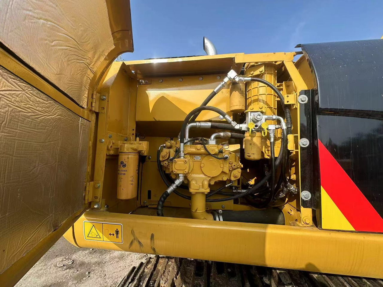 Bager guseničar CATERPILLAR: slika 11