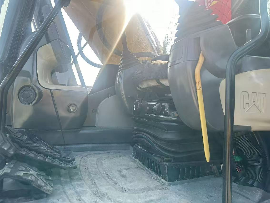 Bager guseničar CATERPILLAR: slika 10