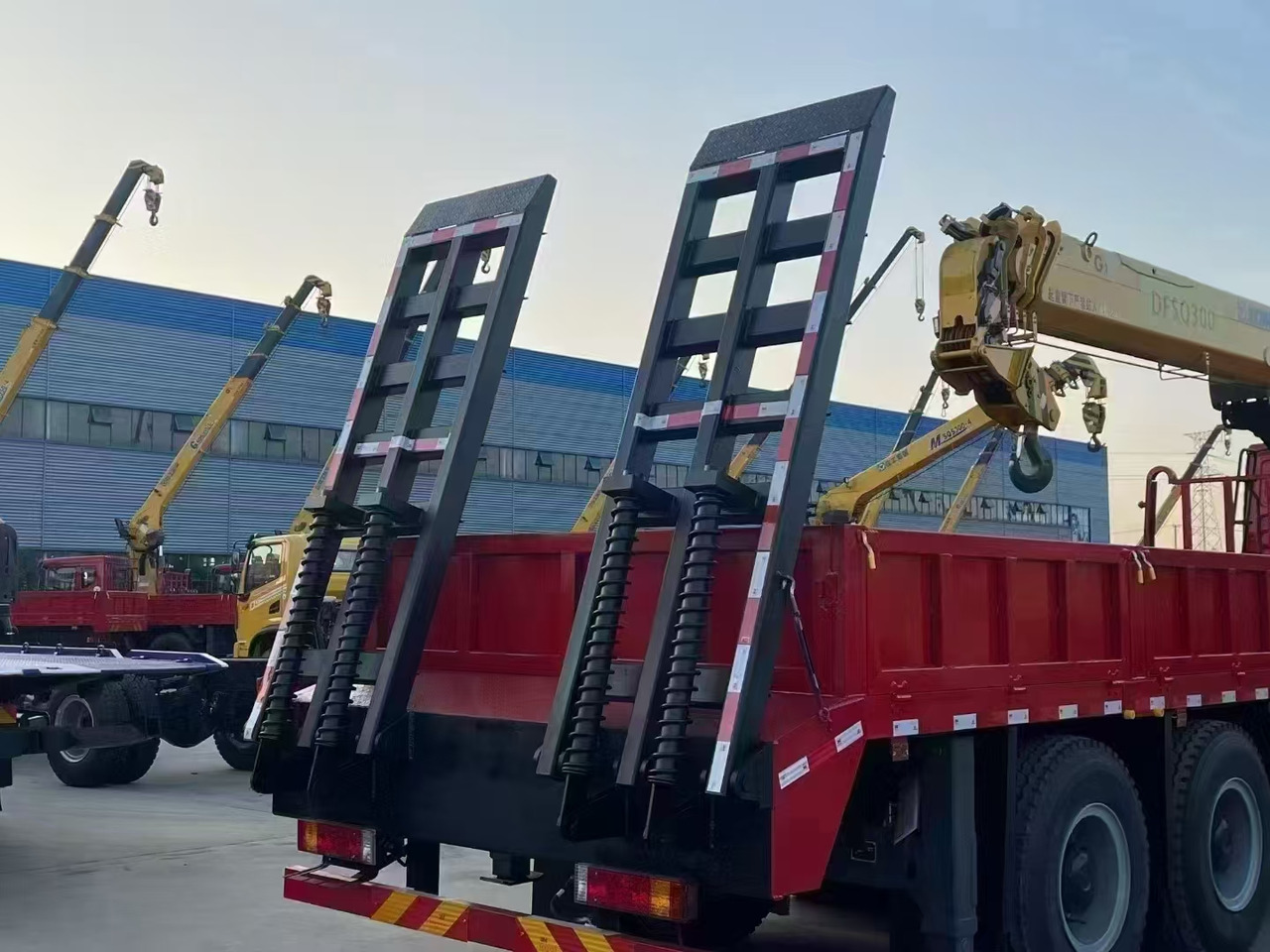 Delong Delong M3000,XCMG DFSQ 300 - Kamion sa dizalicom: slika 1 Delong Delong M3000,XCMG DFSQ 300 - Kamion sa dizalicom: slika 1