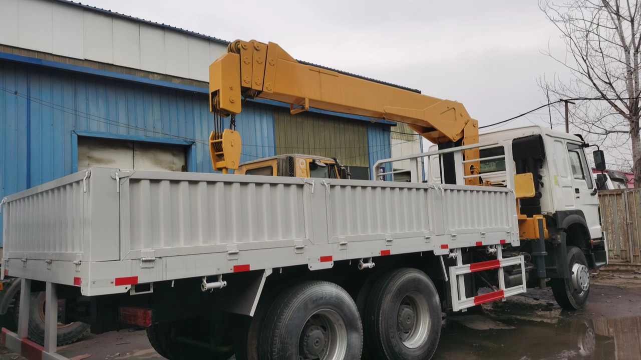 HOWO 371 - Kamion sa dizalicom: slika 2 HOWO 371 - Kamion sa dizalicom: slika 2