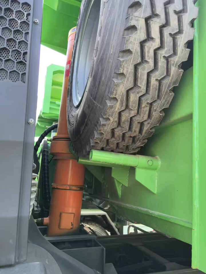 HOWO HOWO 6*6 dump truck - Istovarivač: slika 3 HOWO HOWO 6*6 dump truck - Istovarivač: slika 3