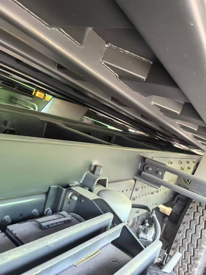 HOWO HOWO 6*6 dump truck - Istovarivač: slika 4 HOWO HOWO 6*6 dump truck - Istovarivač: slika 4