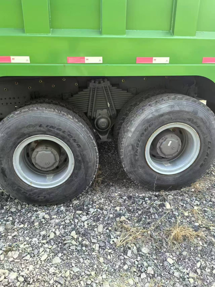 HOWO HOWO 6*6 dump truck - Istovarivač: slika 5 HOWO HOWO 6*6 dump truck - Istovarivač: slika 5