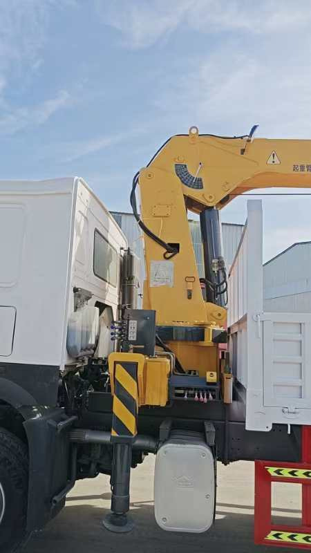 HOWO ,XCMG HOWO 375 engine,XCMG 12 tons crane truck - Kamion sa dizalicom: slika 2 HOWO ,XCMG HOWO 375 engine,XCMG 12 tons crane truck - Kamion sa dizalicom: slika 2