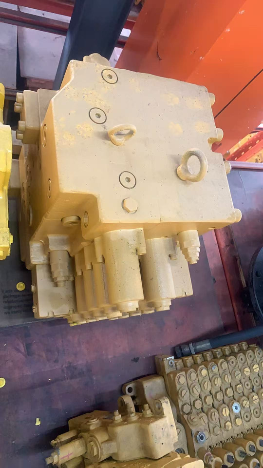 HYUNDAI R210-7 - Hidraulični ventil za Bager: slika 2 HYUNDAI R210-7 - Hidraulični ventil za Bager: slika 2