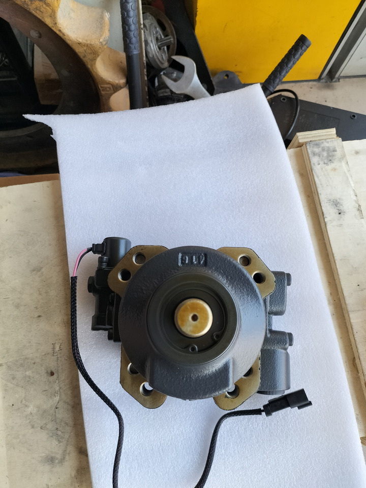 KOMATSU 708-7S-00352 - Ventilator za Bager: slika 2 KOMATSU 708-7S-00352 - Ventilator za Bager: slika 2