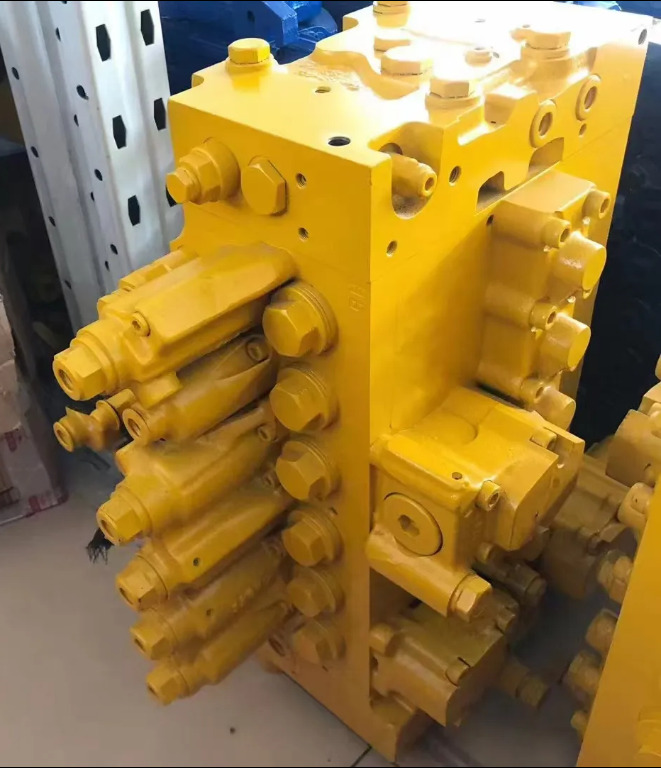 KOMATSU PC200-8 - Hidraulični ventil za Bager: slika 1 KOMATSU PC200-8 - Hidraulični ventil za Bager: slika 1
