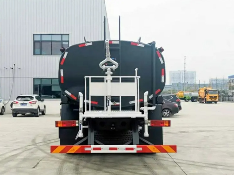 SHACMAN SHACMAN H3000 20 cubic meters tanker - Kamion cisterna: slika 5 SHACMAN SHACMAN H3000 20 cubic meters tanker - Kamion cisterna: slika 5