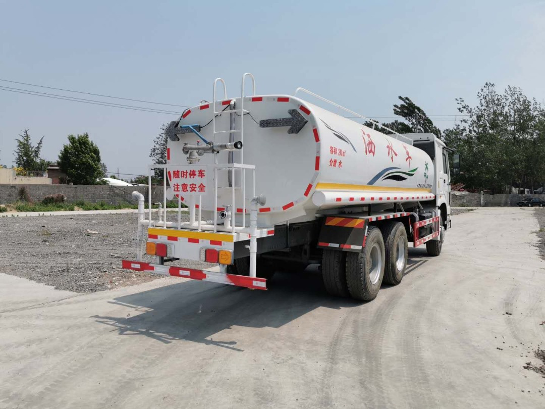 SINOTRUK 20 cubic meters tank - Kamion cisterna: slika 2 SINOTRUK 20 cubic meters tank - Kamion cisterna: slika 2