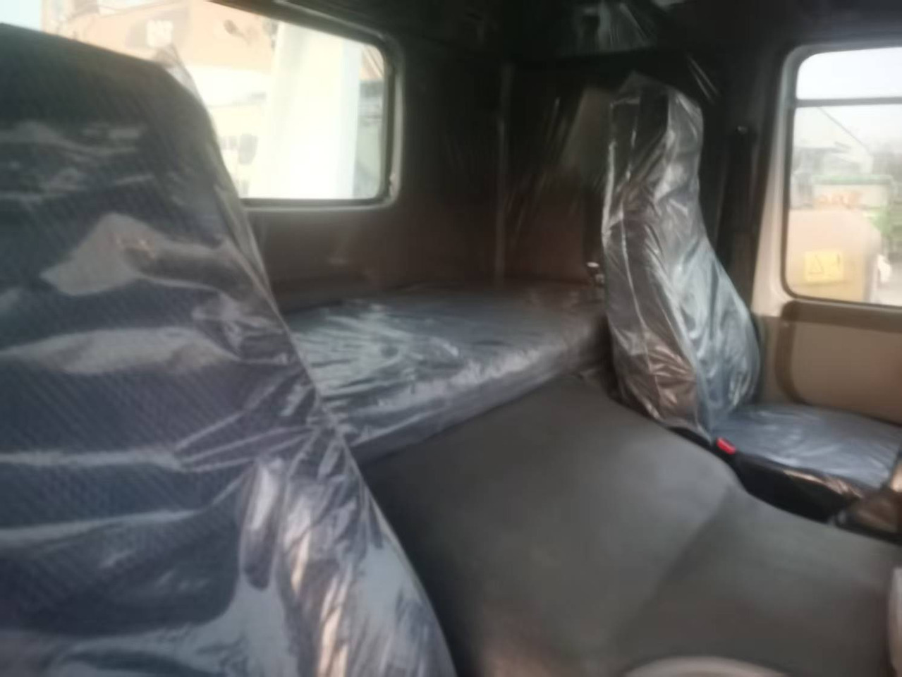 SINOTRUK 6*4 - Šlep vozilo: slika 5 SINOTRUK 6*4 - Šlep vozilo: slika 5